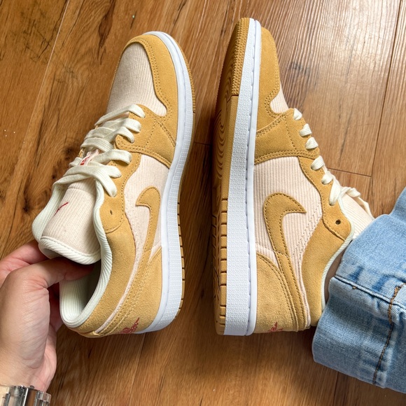 Jordan 1 Mid Corduroy - Picture 4 of 7
